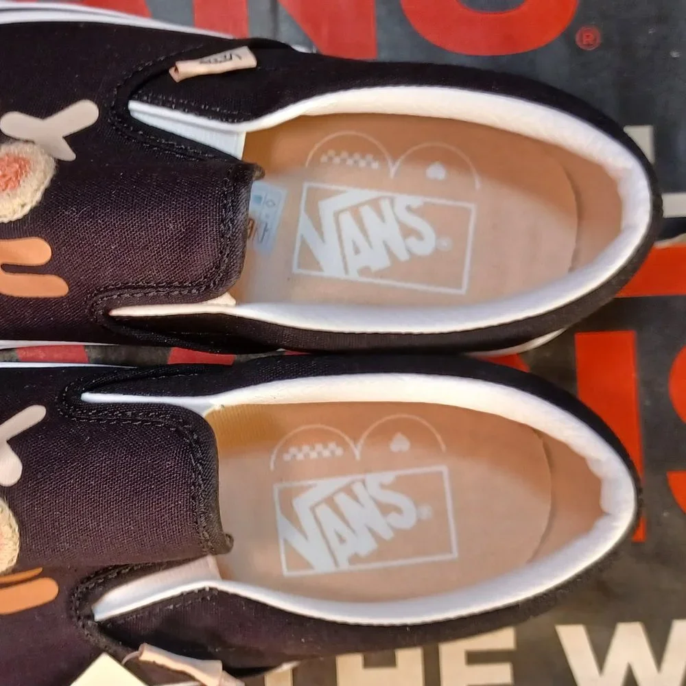 Vans Men's 3.5/Women's 5 Classic Slip-On Breast Cancer Awareness